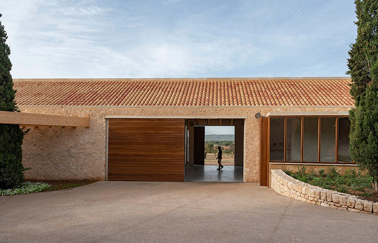 Ampliación de las Bodegas Ribas en Consell (Mallorca)