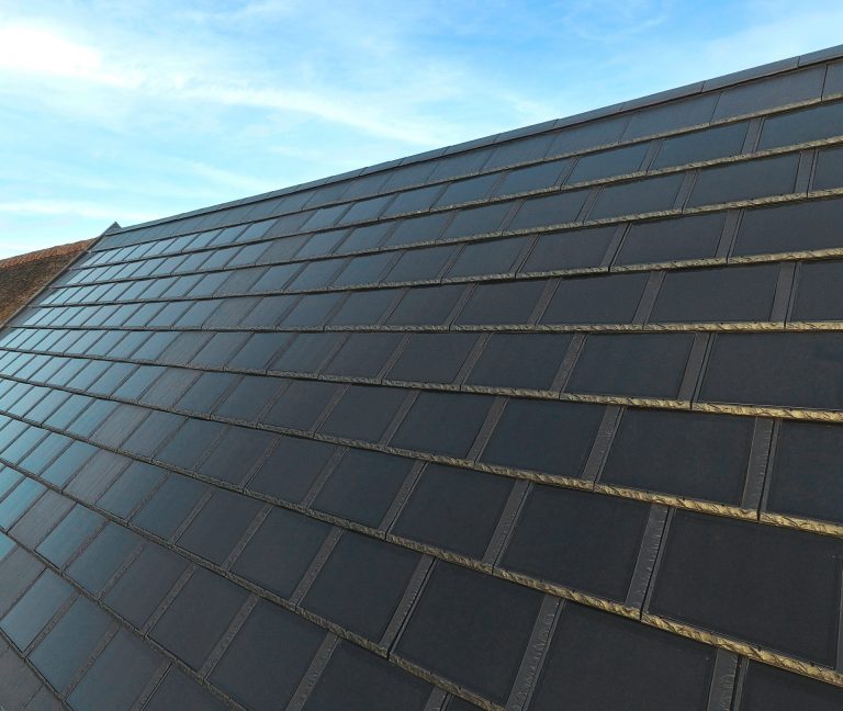 ¿Qué es la tecnología en tejas solares?
