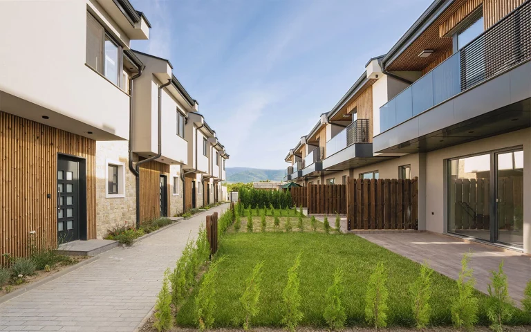 Flat 10_natural black_creaton-architectural-studio-samsara-park-residential-landscape_4